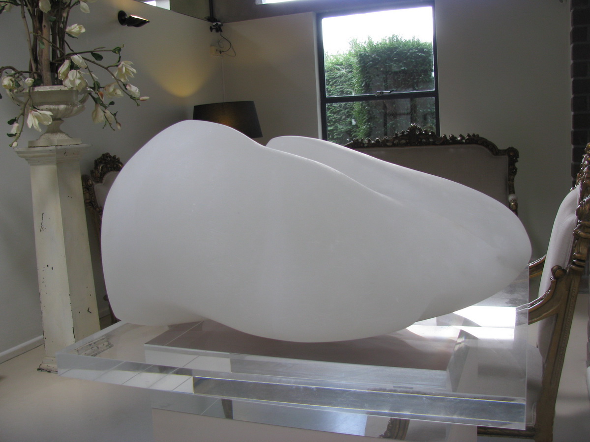 In aanraking met de elementen, 2005-2010, albast, 31x54x48